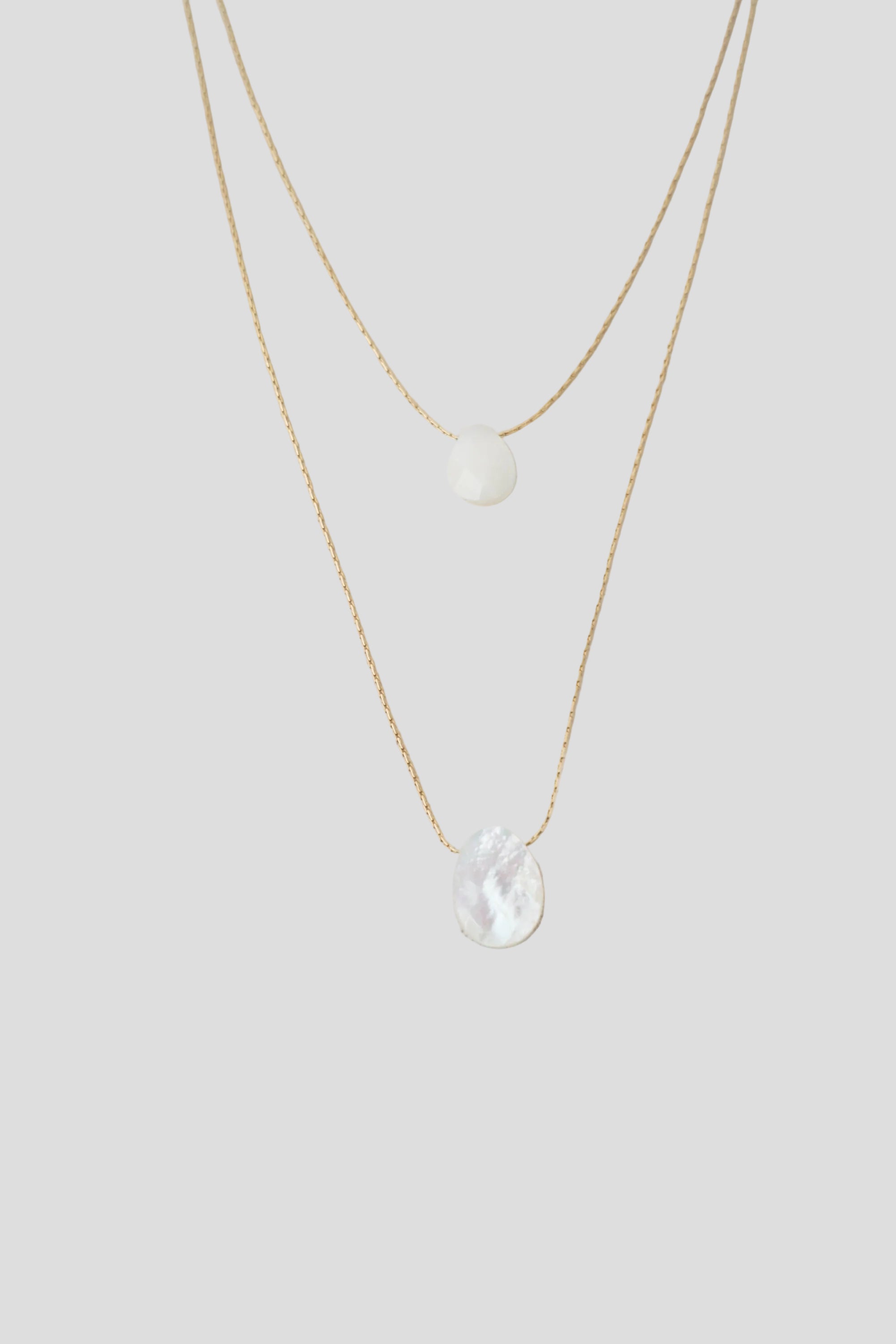 Collier de dos nacre facettée