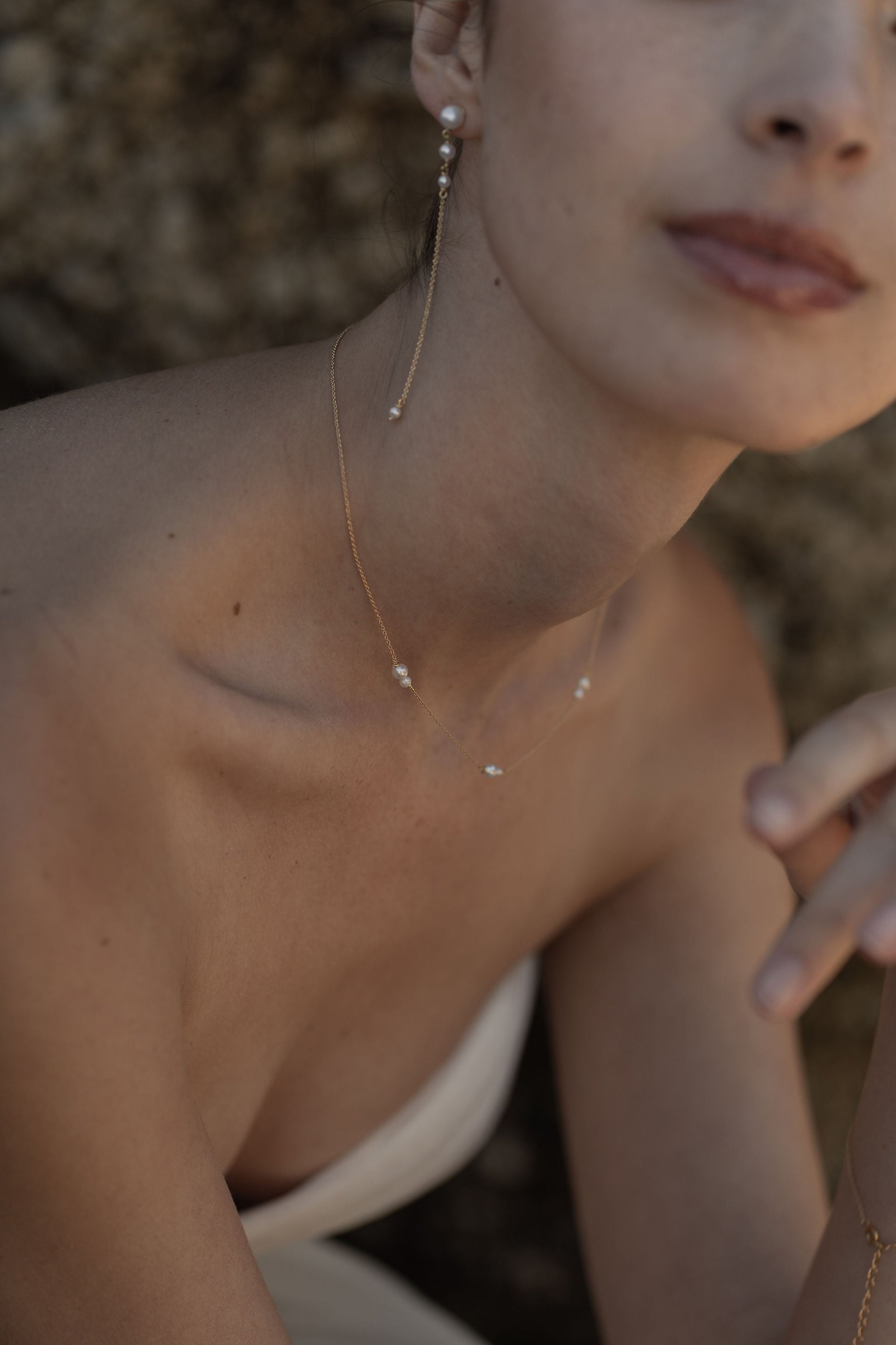 collier fil plaqué or et perle blanche discret