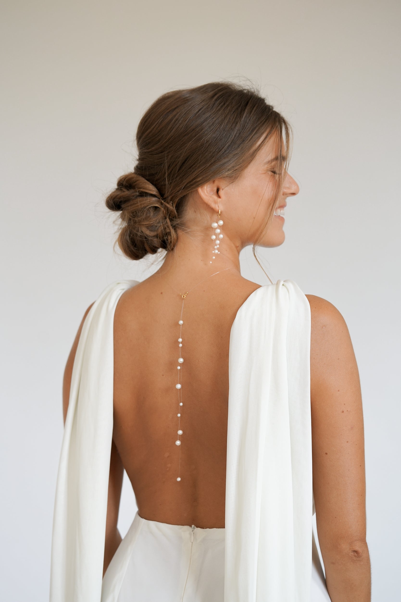 collier de dos flottant en perle mairee 