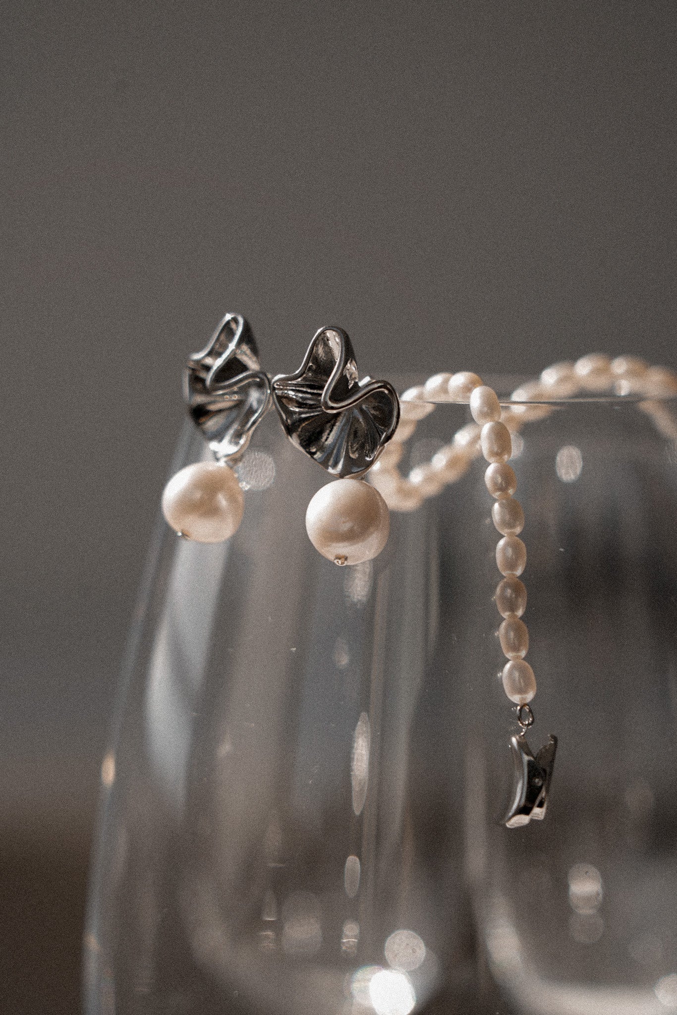 Bruna - Boucles d'oreilles tendance perle naturelle - Boucles d'oreilles courtes - Atelier Lilac