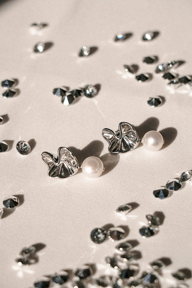 Bruna - Boucles d'oreilles tendance perle naturelle - Boucles d'oreilles courtes - Atelier Lilac