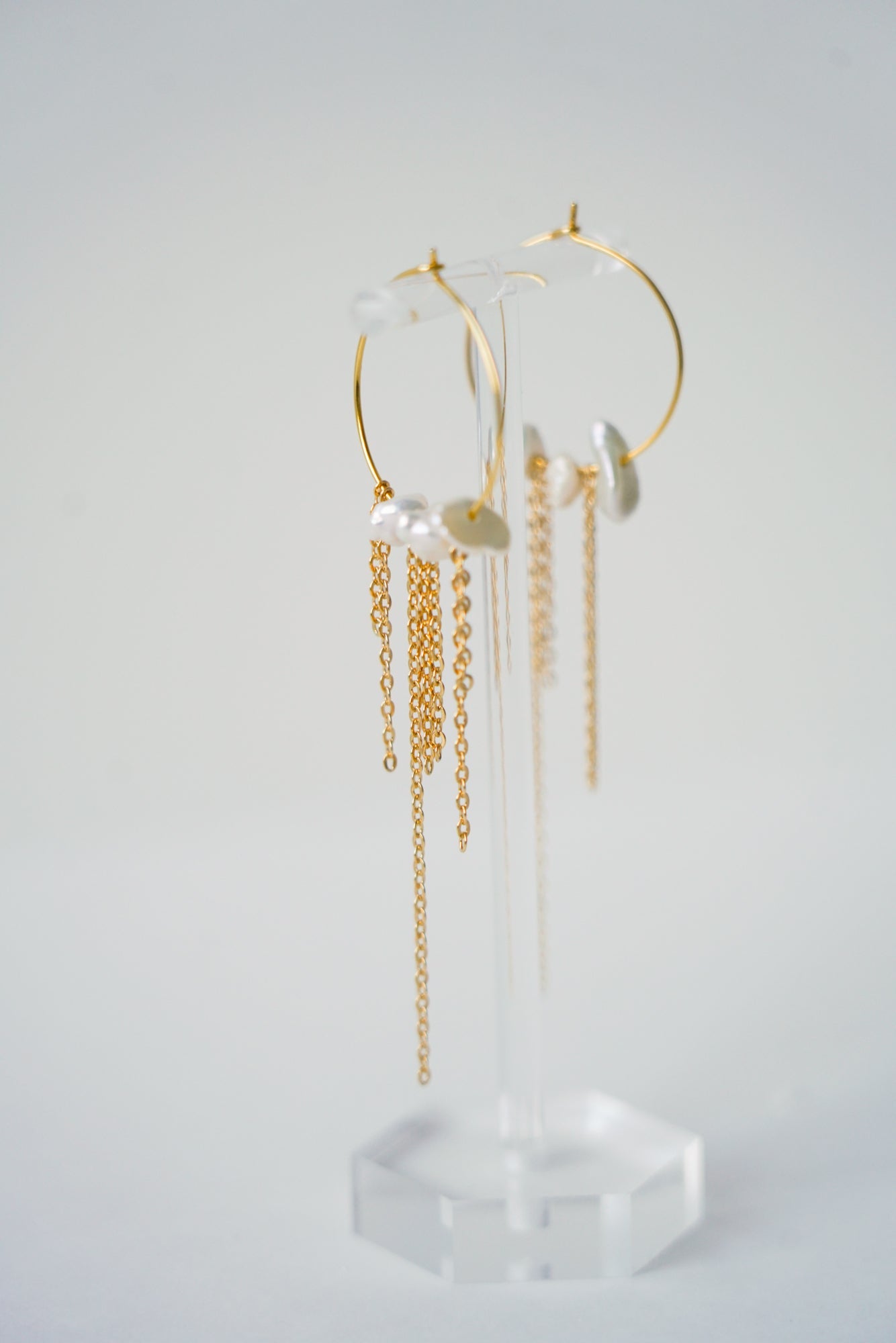 Colibri Rubi - Créoles légères pendantes perles d'eau douce - Boucles d'oreilles longues - Atelier Lilac