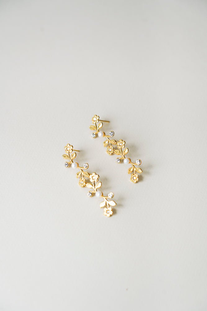 Donatella - Boucles d'oreilles pendantes florales de mariage - Boucles d'oreilles longues - Atelier Lilac
