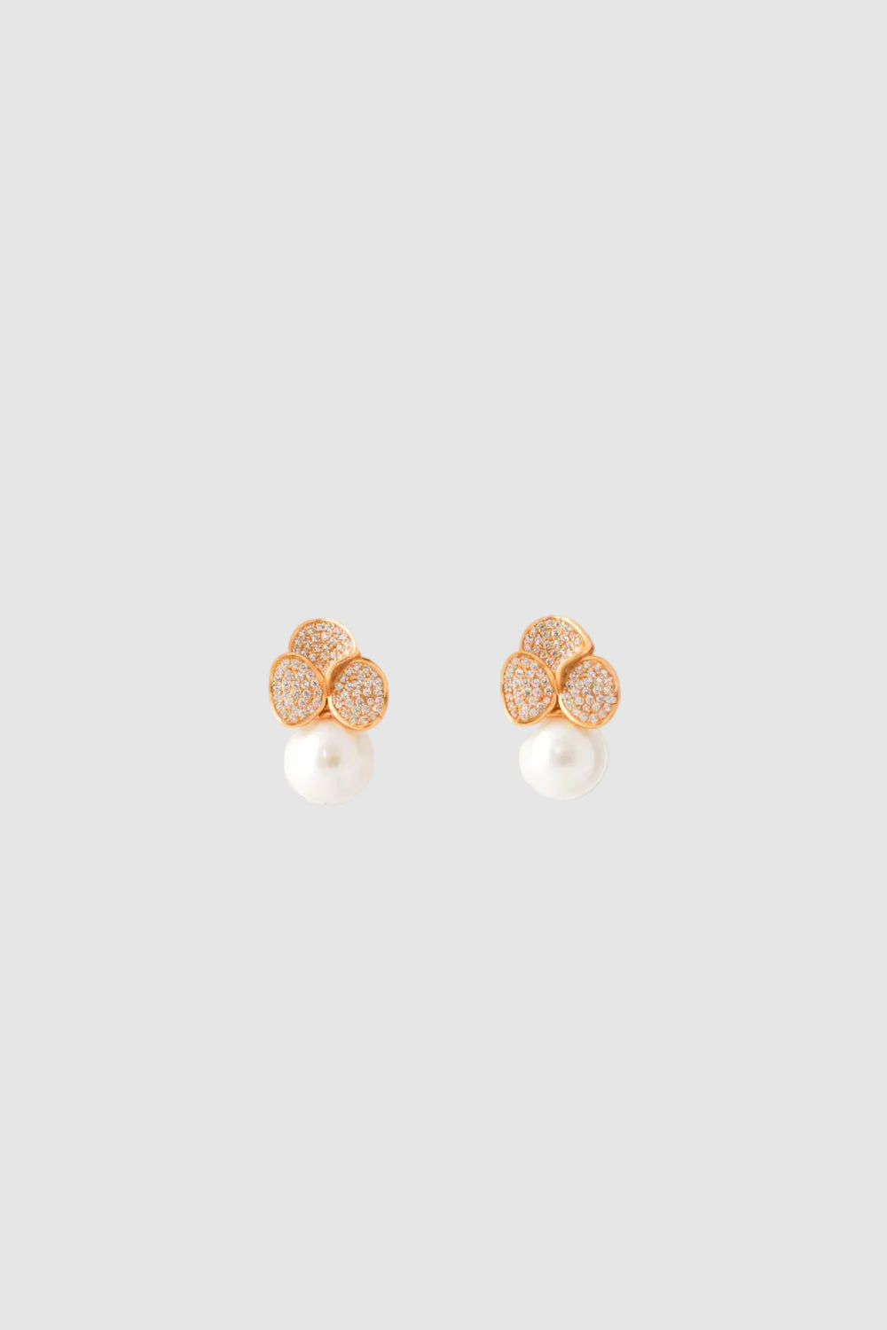 Boucles d'oreilles pétales pavés strass et perle 