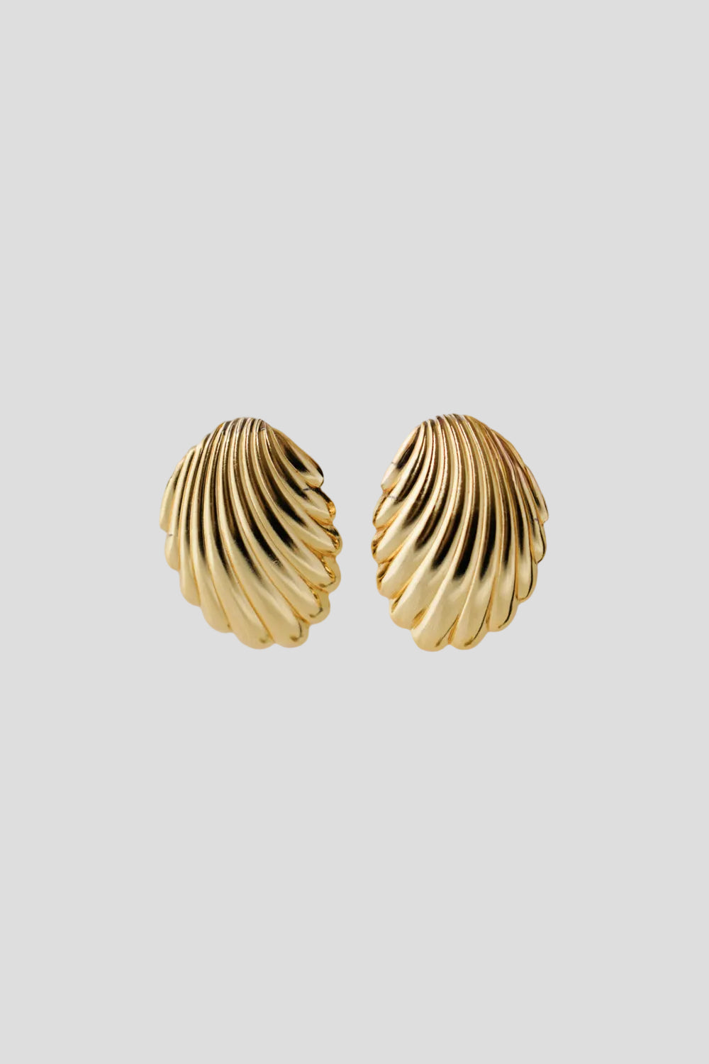 Boucles d'oreilles coquillage dorée