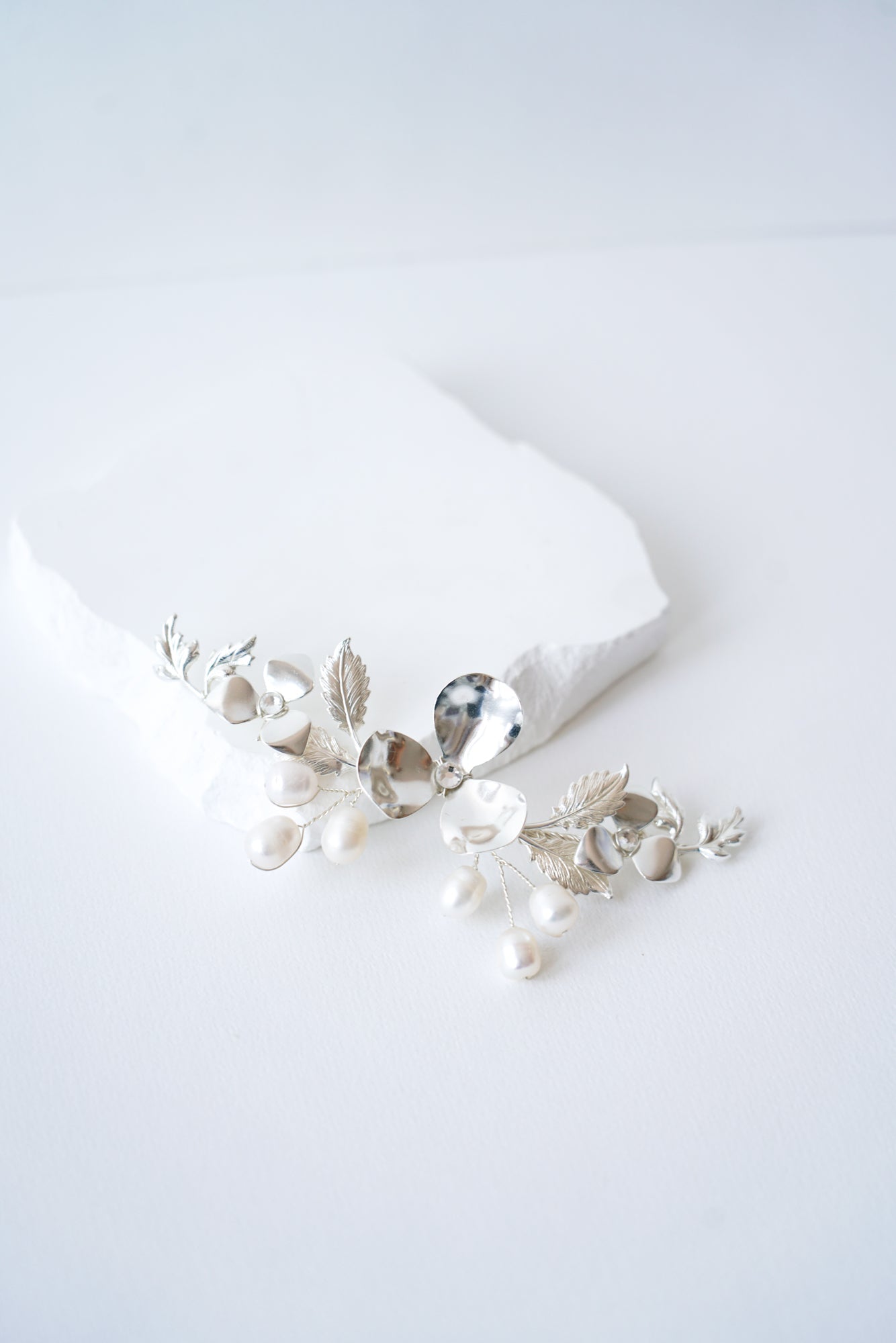 Jasmin - Peigne bohème fleurs et perles - Peigne - Atelier Lilac