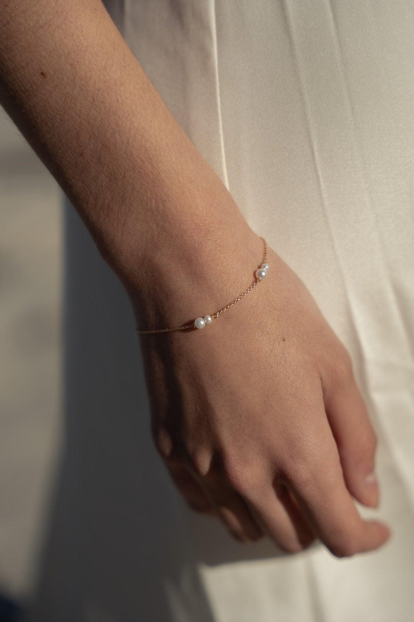 Nala – Zarte Perlenkette aus Natursteinen für Bräute – Armband – Atelier Lilac