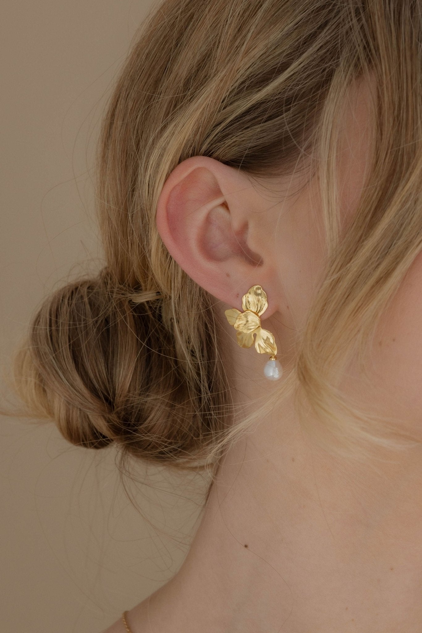 Roma - Boucles d'oreilles mariage courtes fleurs perles naturelles - Boucles d'oreilles courtes - Atelier Lilac