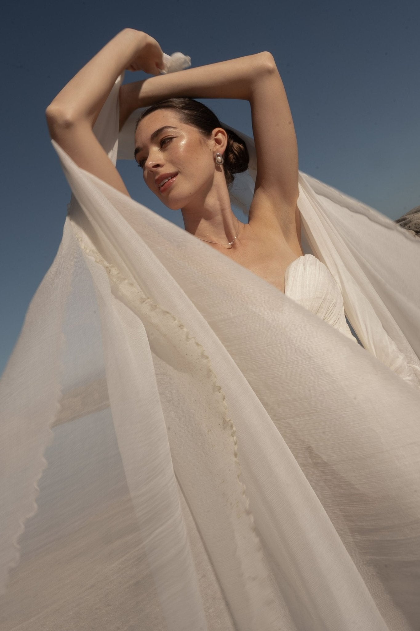 Thandiwe - Abstrakte Hochzeitsohrringe aus Perlen - Kurze Ohrringe - Atelier Lilac