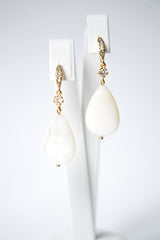 boucles d'oreilles mariage en forme d'ovale avec une perle blanche et une attache en strass