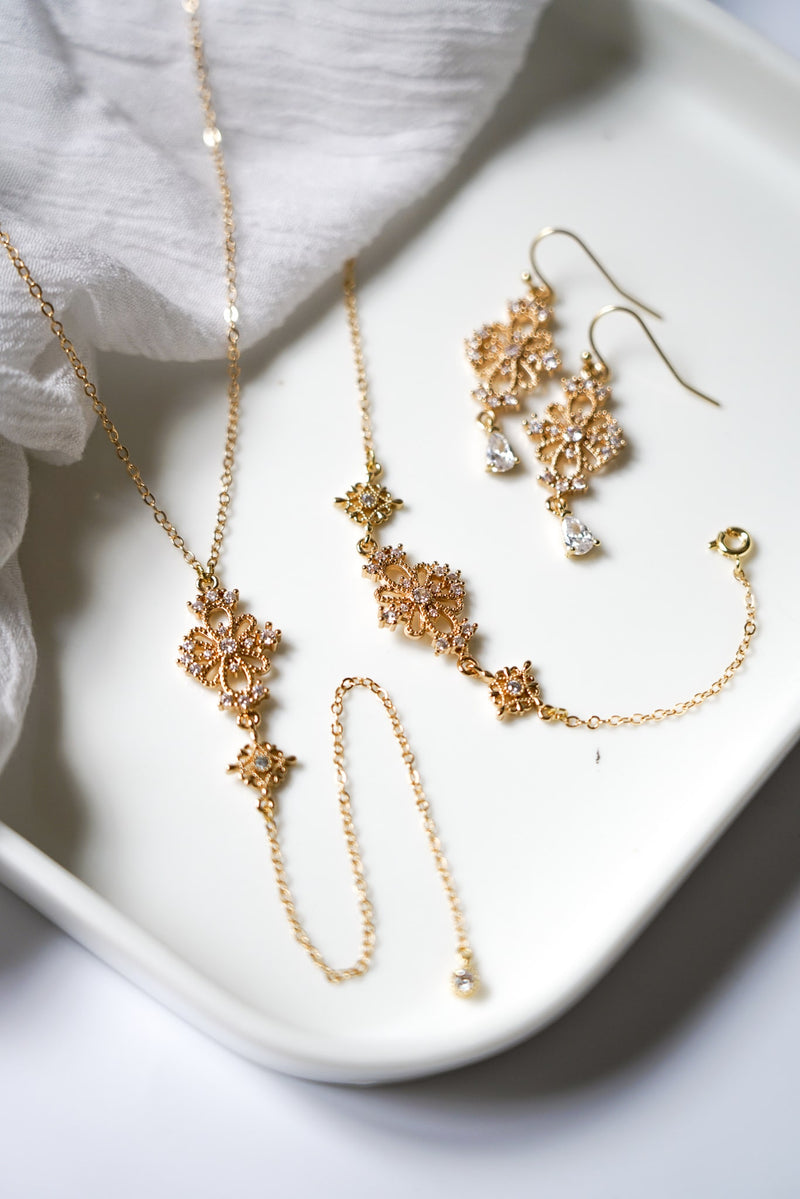 bijoux de mariage en or vieilli avec dis cristaux  