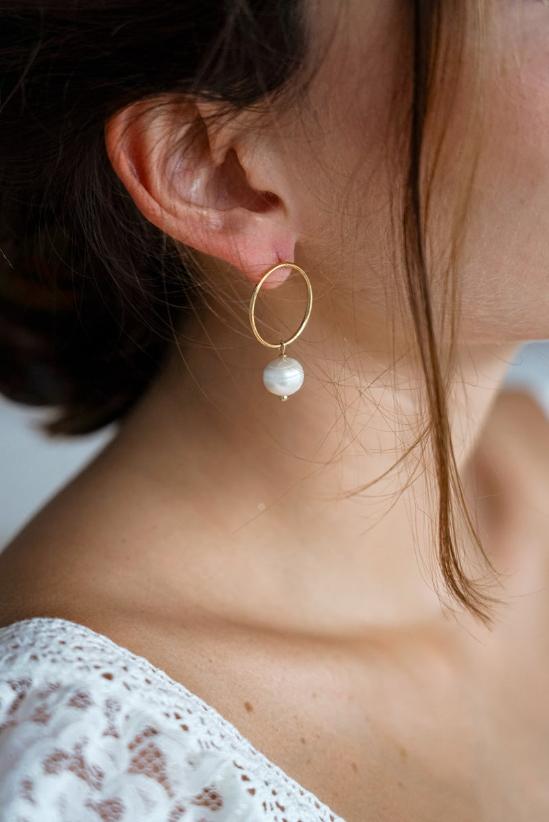 Boucles d'oreilles de mariage créole en or et perle naturelle blanche
