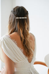 barrette de cheveux pour mariage allongée en forme de rectangle avec des pièces de nacre blanches