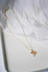 Bea - Mother of pearl floral wedding necklace