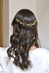 vigne de cheveux pour mariage en or dans le style romantique et floral 