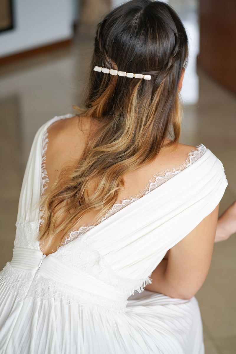 barrette de cheveux pour mariage avec des perles naturelles blanche en forme de fleurs