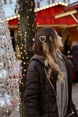 barrette en forme de coeur avec des petites billes au marché de Noël