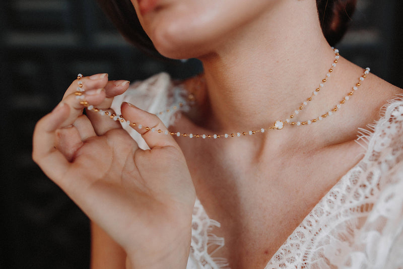 collier de mariée porté pour un mariage à Séville 