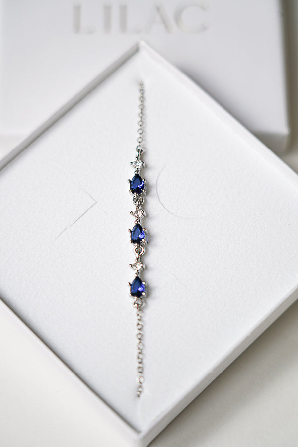 Bracelet de mariage romantique en argent ornée de cristaux et de pierres bleues idéal pour le mariage traditionnel