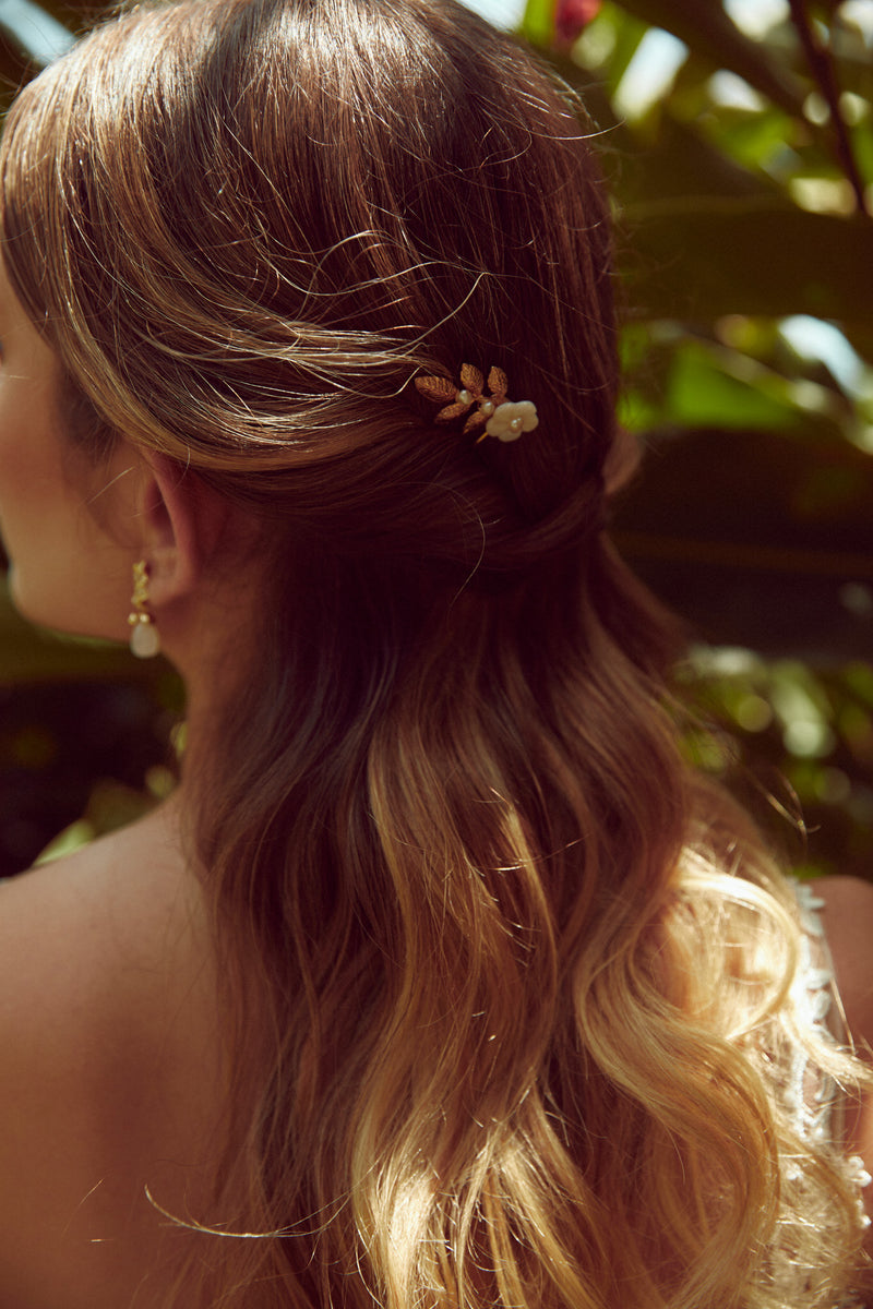 pic de cheveux pour mariage dans le style floral avec un e coiffure en demi-queue