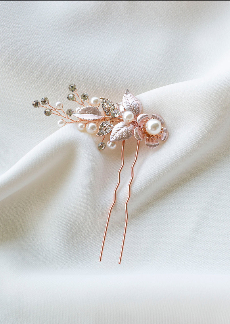 Pic à cheveux fleuri bohème en or rose avec des perles et des cristaux 