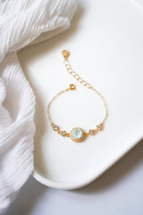 bracelet de mariage en or avec un connecteur en cristal et 4 petits cristaux bleu