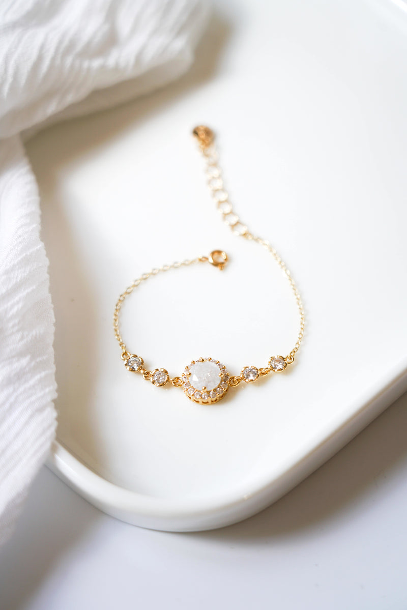 Bracelet de mariée avec zircons et pierres naturelles chaine dorée