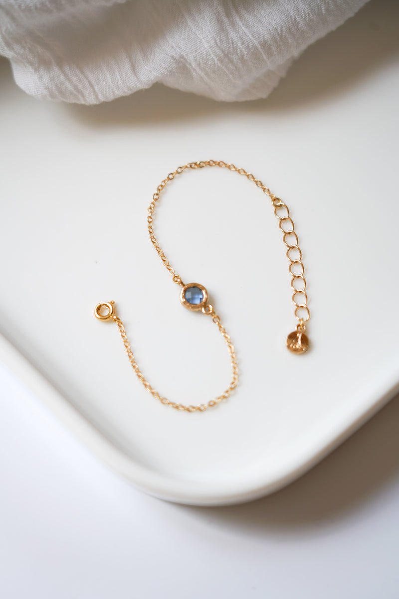 Bracelet minimaliste et élégant doré à pierre bleue