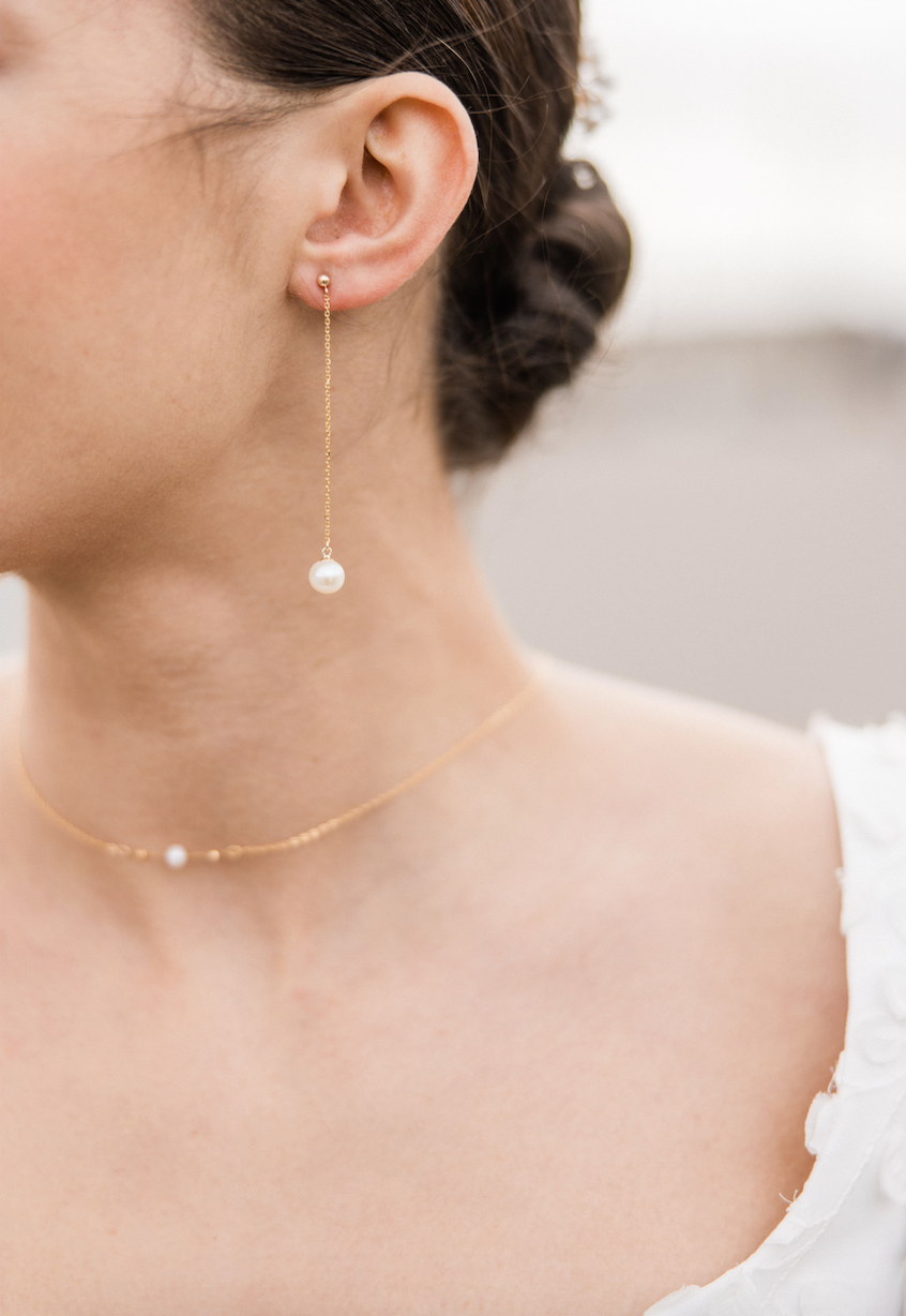 Boucles d'oreilles pendantes en or 14k et perle naturelle