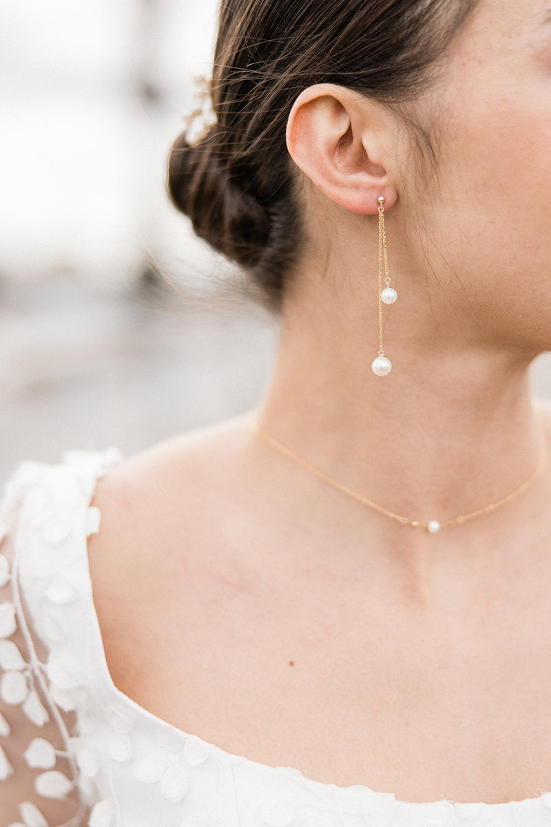 Boucles d'oreilles pendantes à deux chaînes en or 24k 