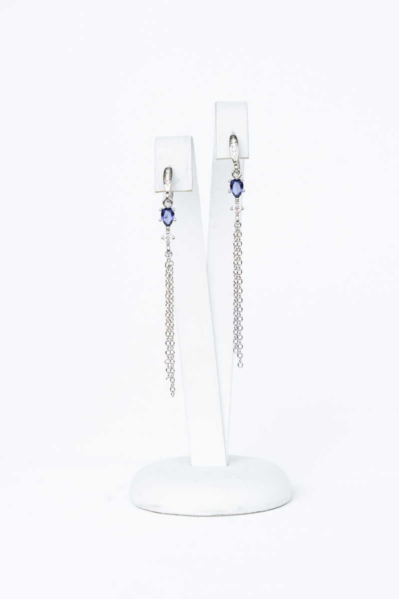 Boucles d'oreilles pendantes sophistiquées argentés avec des cristaux et une pierre bleue