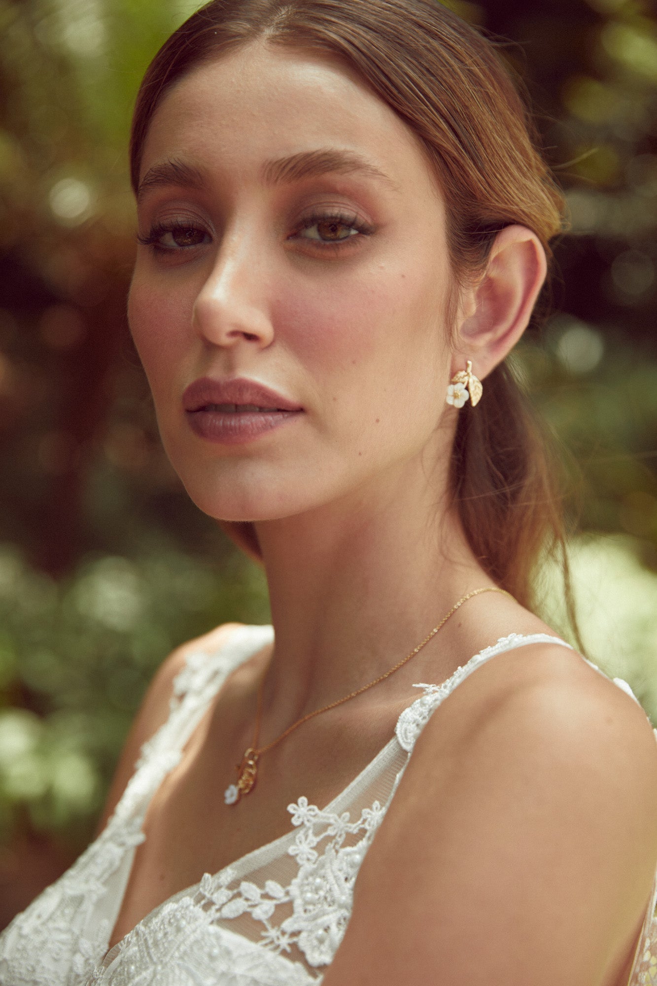 Bea - Boucles d'oreilles florales en nacre - Boucles d'oreilles courtes - Atelier Lilac