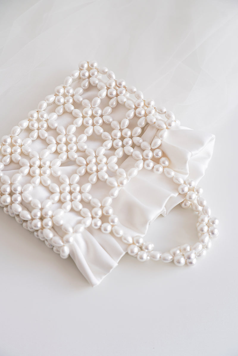 Sac de mariée rectangulaire blanc en satin et perles blanches