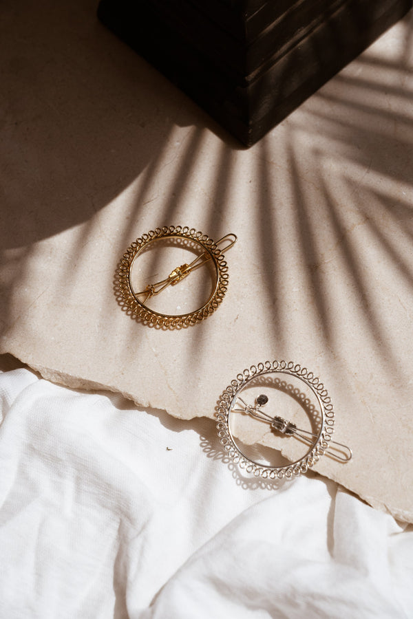 Barrette élégantes et minimaliste or et argent en forme de cercle torsadé