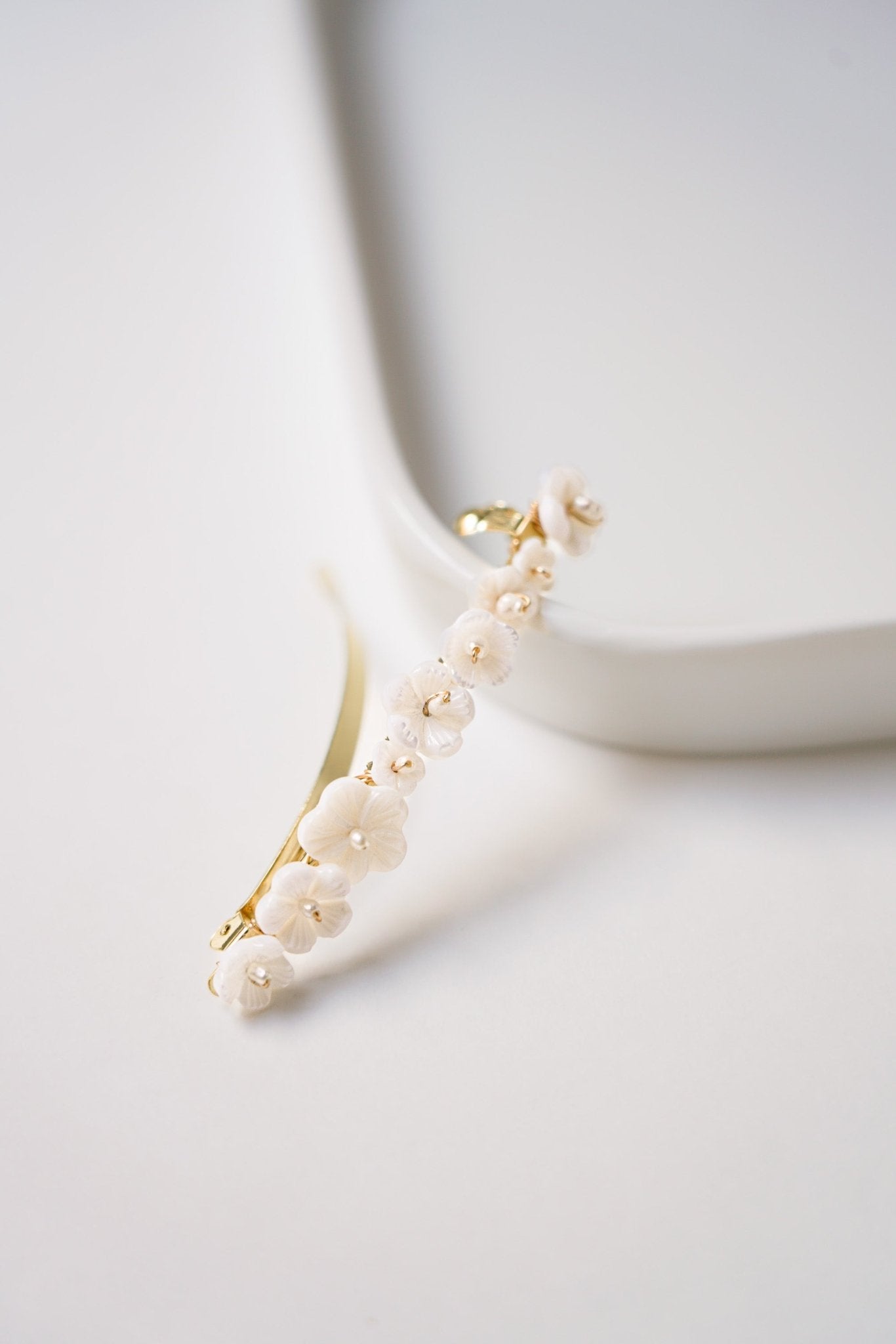 Clarissa - Barrette fleurie en nacre - Barrettes - Atelier Lilac