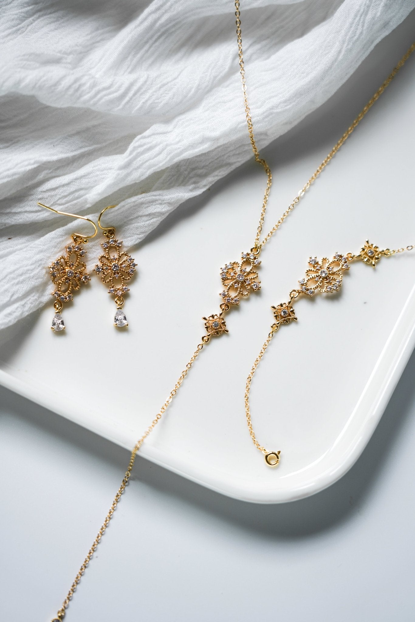Distinguée - Boucles d'oreilles Baroques - Boucles d'oreilles longues - Atelier Lilac