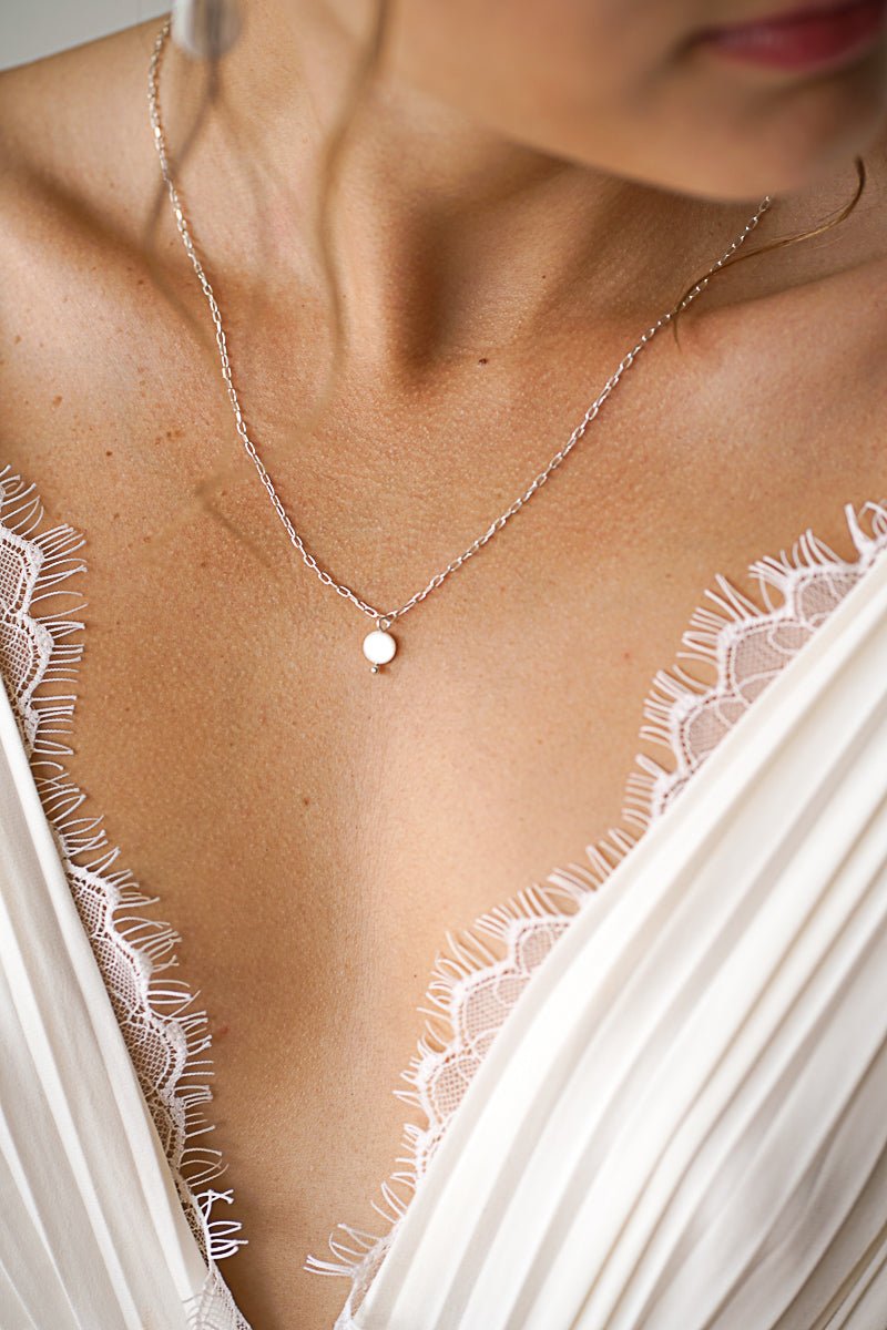 Légère - Collier de dos nacre blanc - Collier de dos - Atelier Lilac