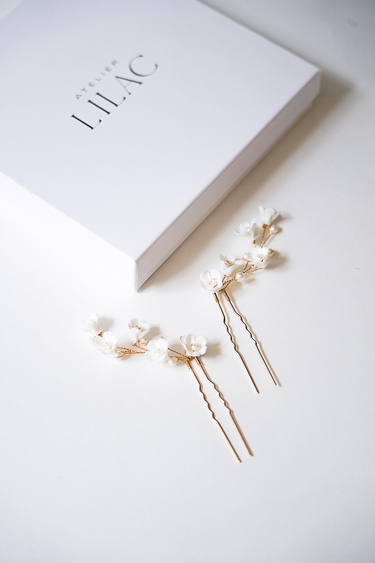 Livia - Pic à cheveux mariage fleurs en porcelaine - Pic double - Atelier Lilac