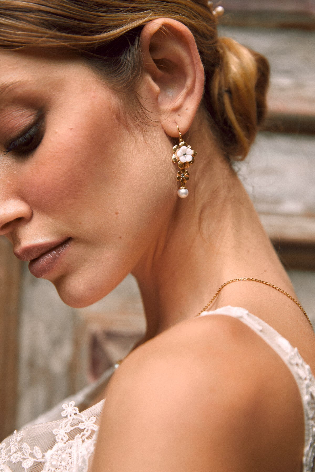 Luisa - Boucles d'oreilles mariage florales en nacre - Boucles d'oreilles longues - Atelier Lilac