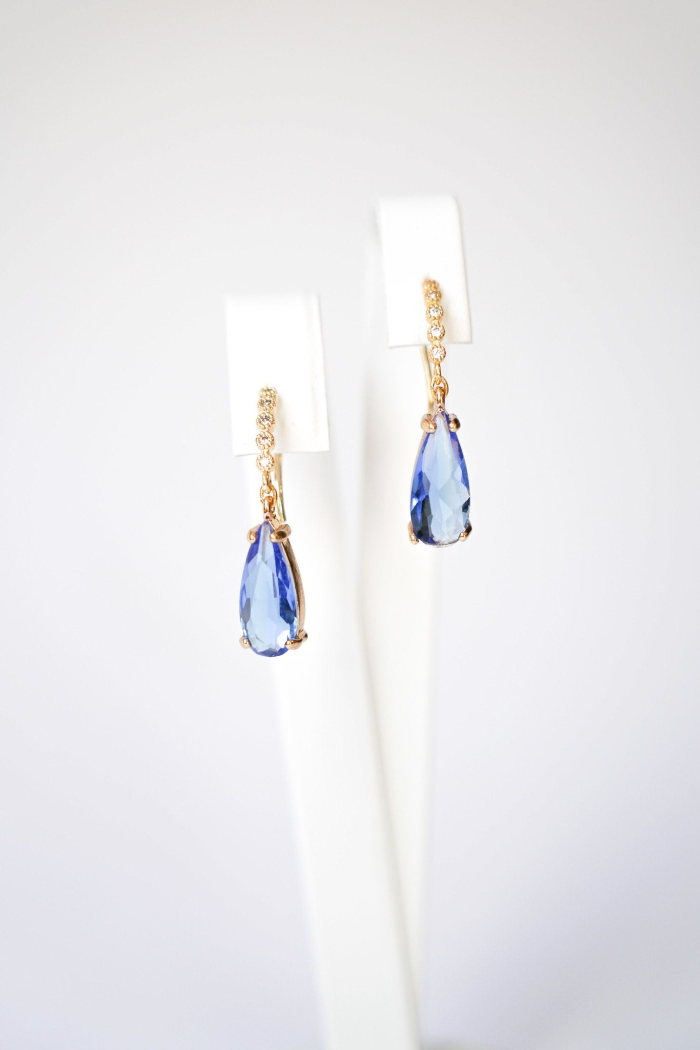 Marine - Boucles d'oreilles pierre bleue - Boucles d'oreilles courtes - Atelier Lilac