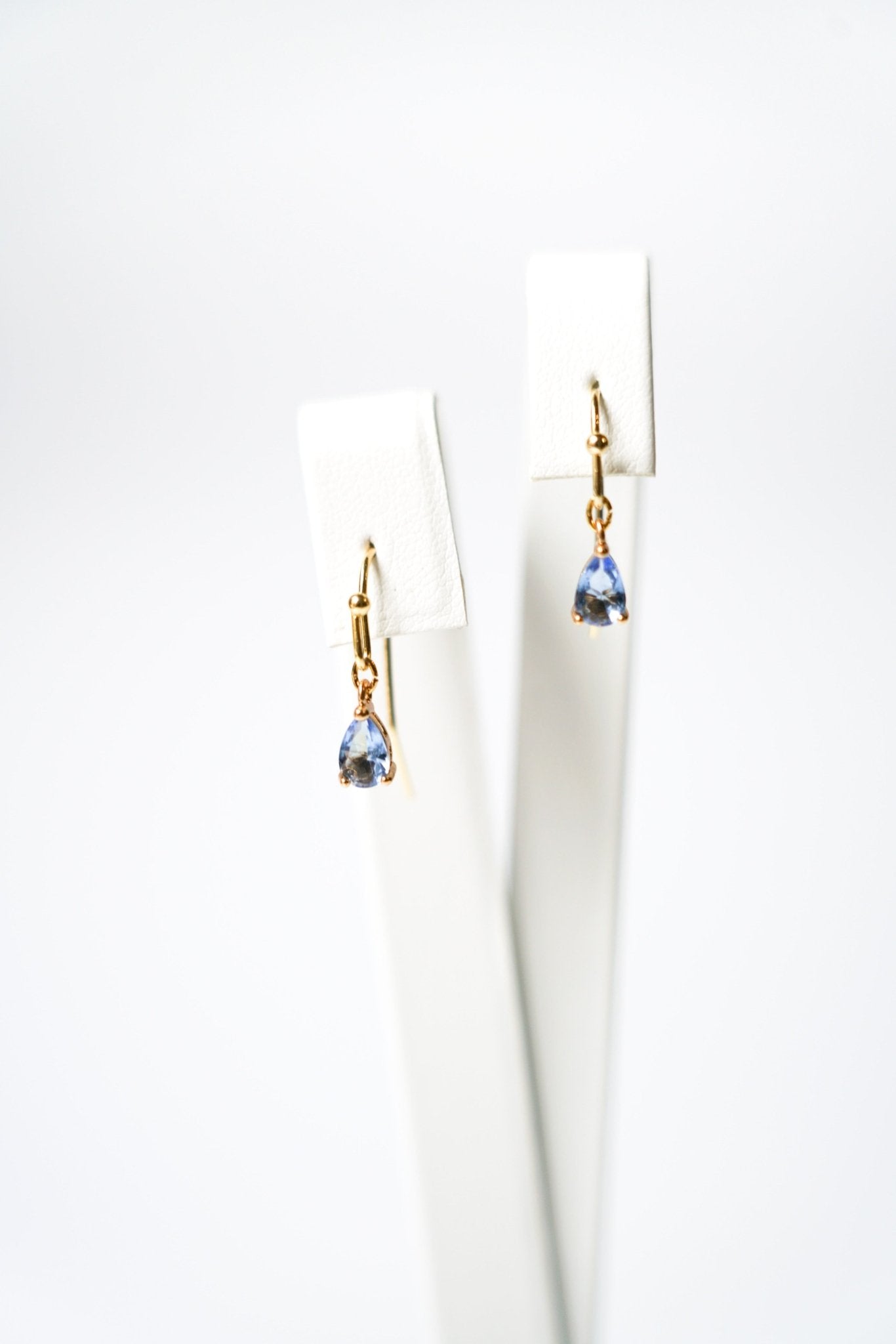 Saphir - Boucles d'oreilles Bleues - Boucles d'oreilles courtes - Atelier Lilac